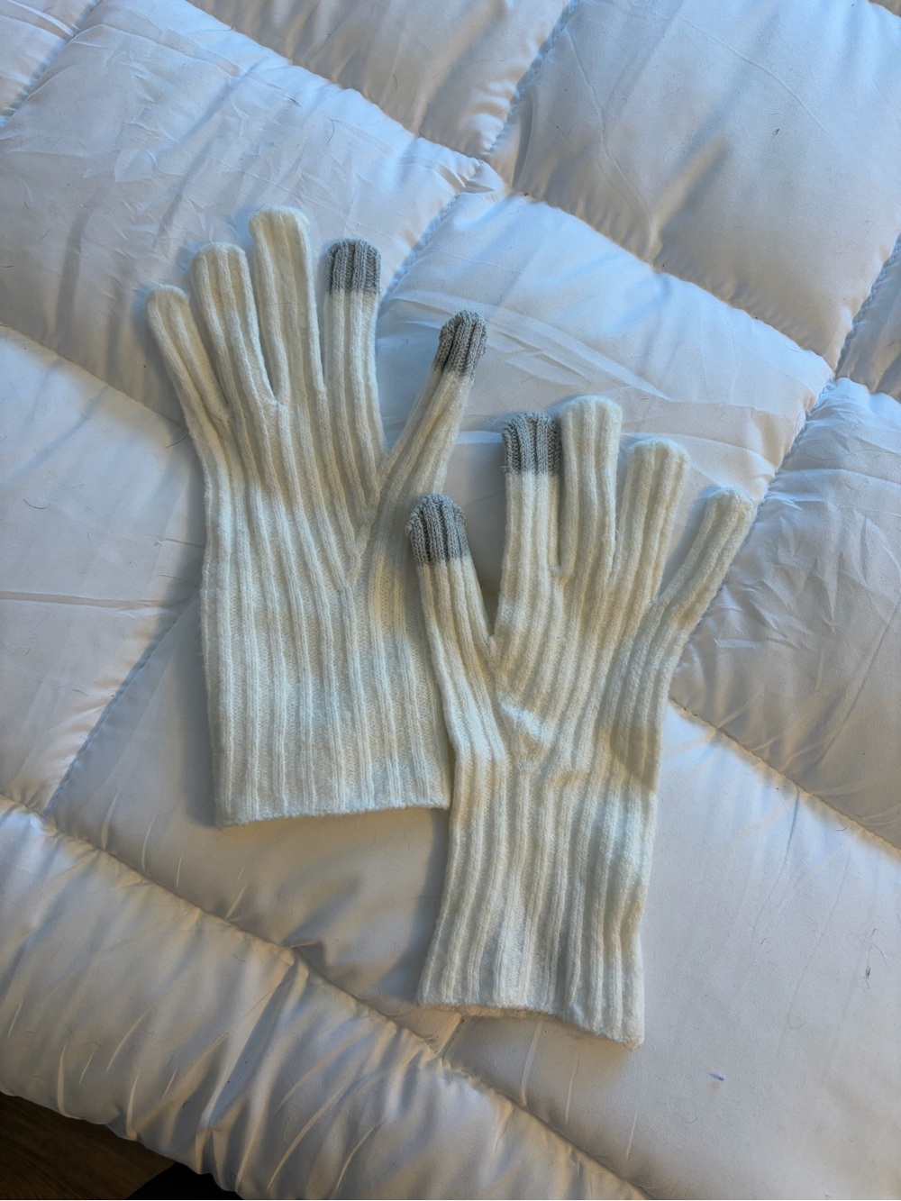 Universal Thread Cream Ribbed Knit Gloves with Gray Touch Tips
